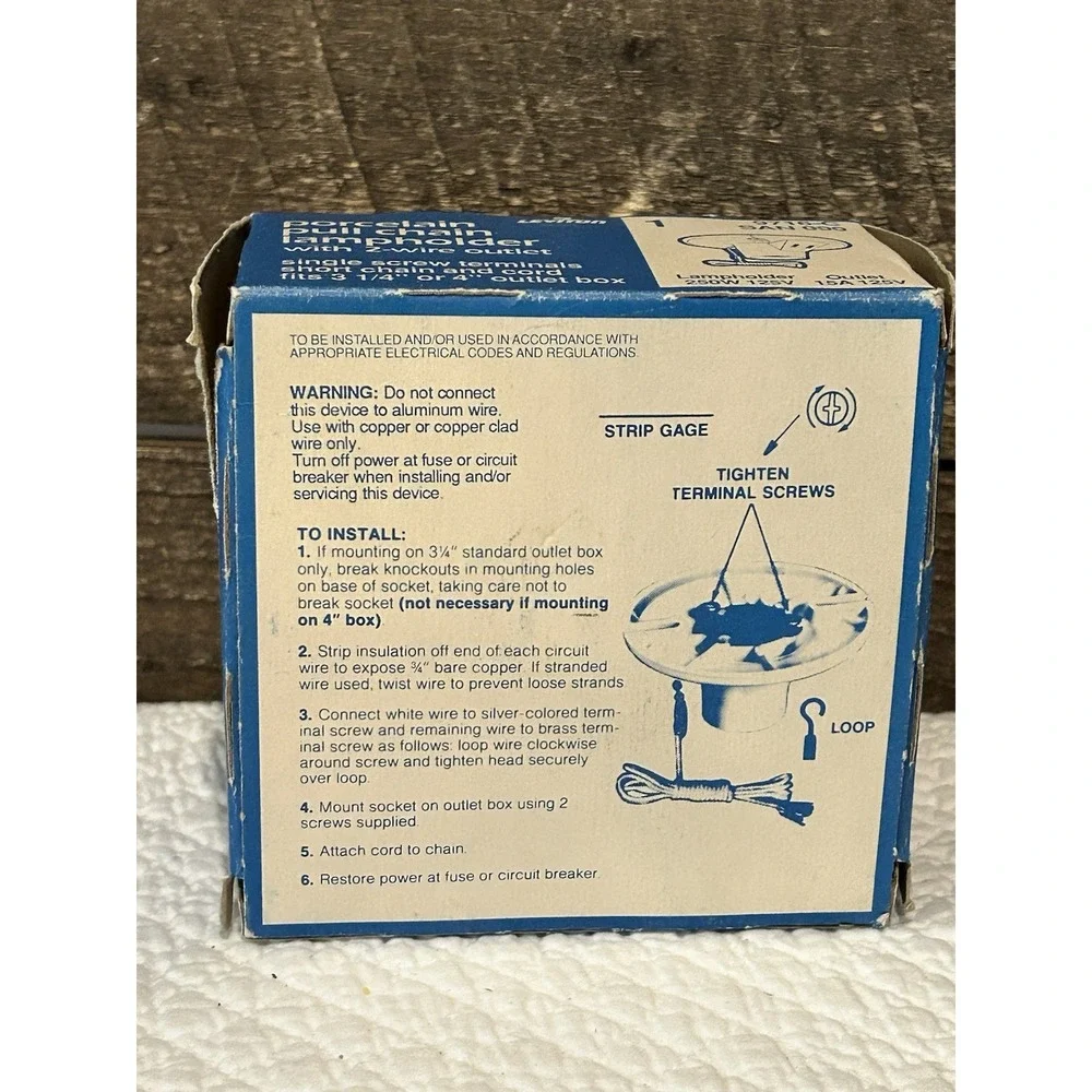 Vintage Leviton 29816-C Porcelain Pull Chain Lampholder Top‎ Wired NOS